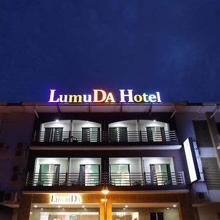 Lumuda Hotel Lumut Exterior photo