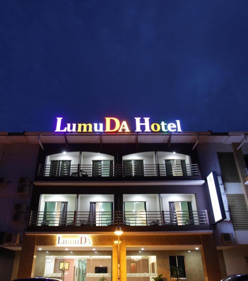 Lumuda Hotel Lumut Exterior photo