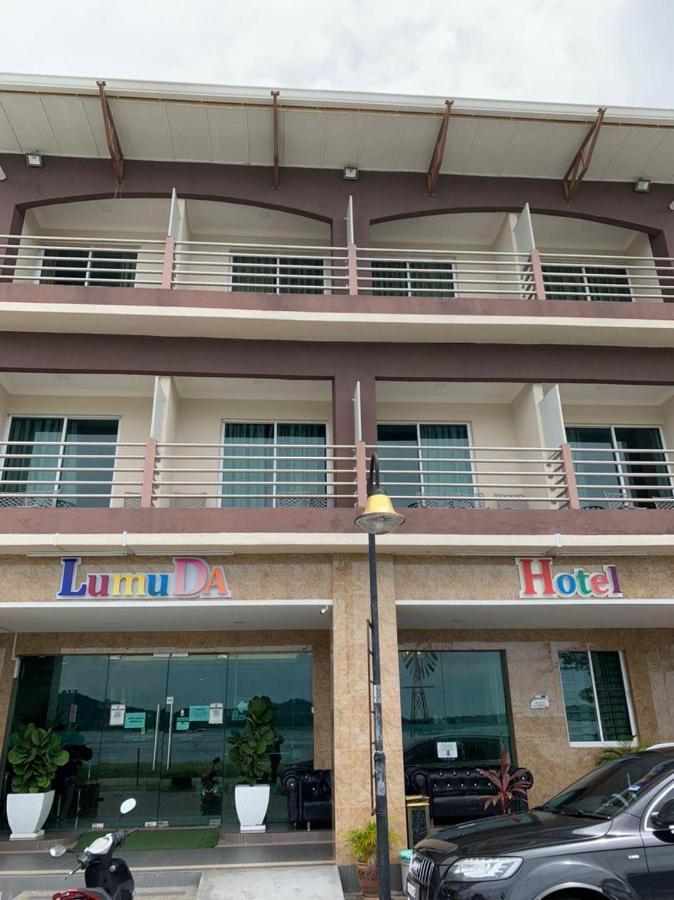 Lumuda Hotel Lumut Exterior photo